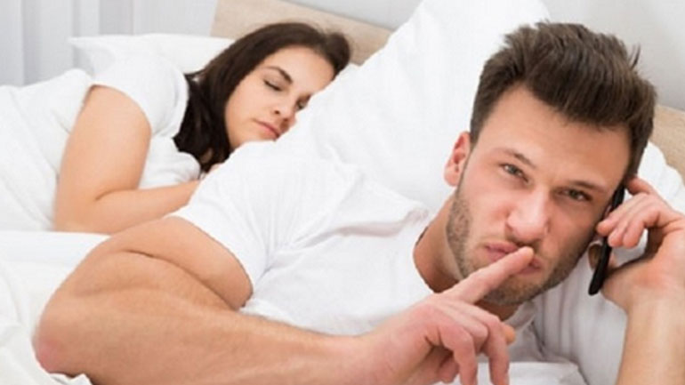 Τελικά είναι τα μηνύματα απιστία;