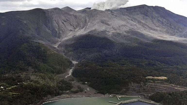 LIVE: Εξερράγη ηφαίστειο στο νησί Σατσουμάγιο της Ιαπωνίας