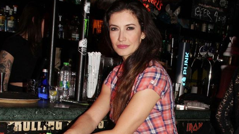 Η Μάρα Δαρμουσλή ποζάρει ολόγυμνη στο επετειακό τεύχος του Down Town