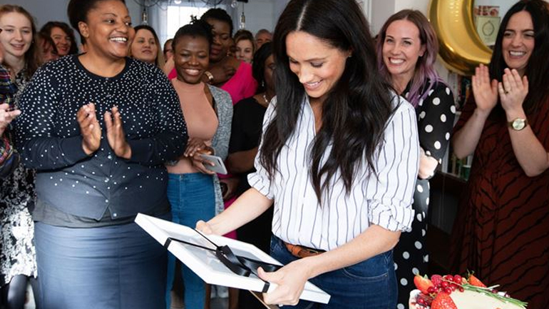 H επίσκεψη της Meghan Markle σε φιλανθρωπικό ζαχαροπλαστείο που εργάζονται μόνο γυναίκες
