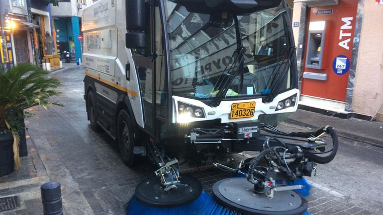 Ο Δήμος Αθηναίων καθαρίζει την περιοχή του Ψυρρή