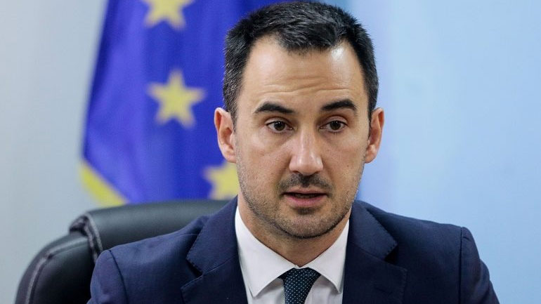 Αλέξης Χαρίτσης: «Καταρρέει η θεωρία περί σκευωρίας για την υπόθεση Novartis»