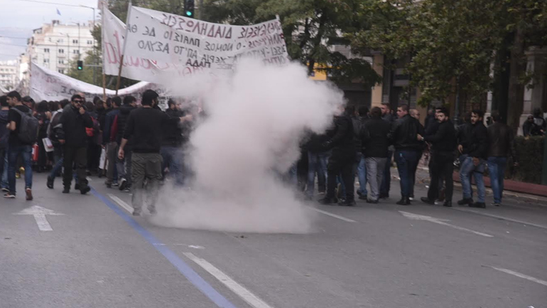 Χημικά και πέτρες στο Σύνταγμα