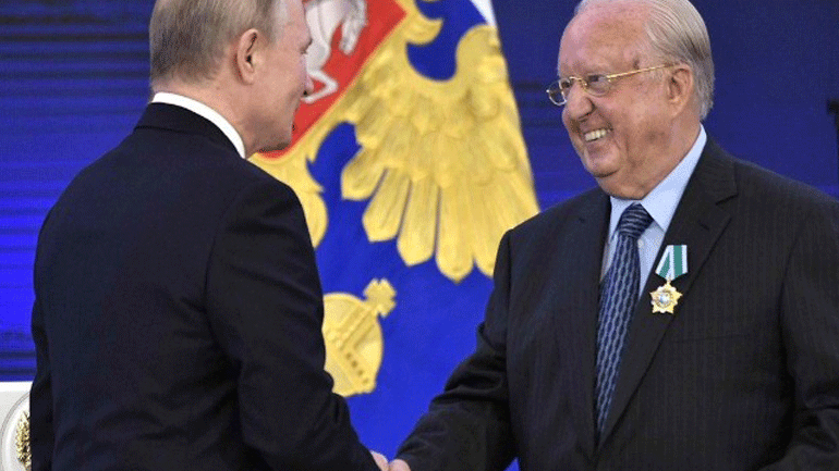 Ο Πούτιν παρασημοφόρησε τον επίτιμο πρόξενο της Ρωσίας στην Κρήτη και τα Δωδεκάνησα