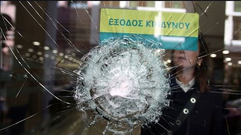 Καταδρομική επίθεση τα ξημερώματα σε τράπεζα στη Δάφνη