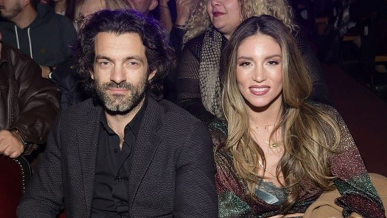 Αθηνά Οικονομάκου-Φίλιππος Μιχόπουλος: Απογευματινή βόλτα με τον γιο τους