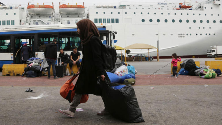 Τουλάχιστον 197 πρόσφυγες και μετανάστες μεταφέρθηκαν στο λιμάνι του Πειραιά