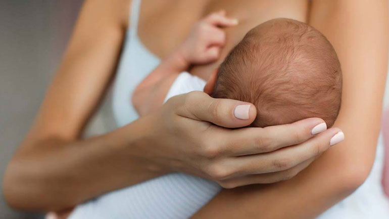 Έκθεση νέων καλλιτεχνών εμπνευσμένη από τον μητρικό θηλασμό