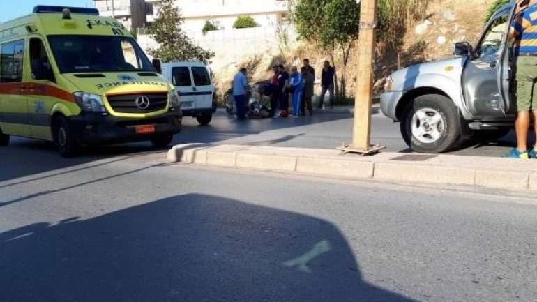 Στο νοσοκομείο οδηγός μοτοσικλέτας μετά από σοβαρό τροχαίο