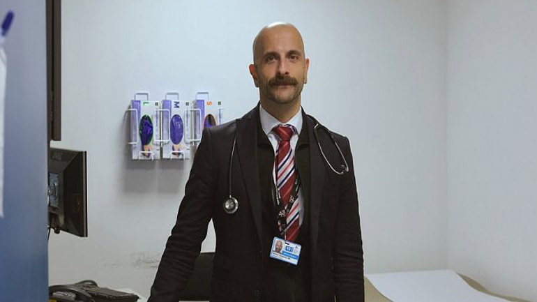 Ο Έλληνας γιατρός που πολεμά τον HIV στη Νέα Υόρκη