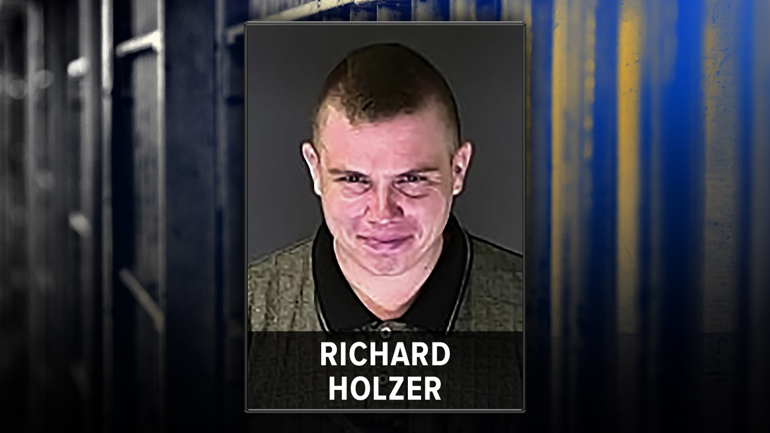 ΗΠΑ: 27χρονος εξτρεμιστής αντισημίτης απεργαζόταν βομβιστική επίθεση εναντίον συναγωγής ΗΠΑ: 27χρονος εξτρεμιστής αντισημίτης απεργαζόταν βομβιστική επίθεση εναντίον συναγωγής