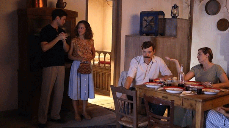 Άγριες Μέλισσες: Ο Κωνσταντής συνεχίζει να πολιορκεί ερωτικά τη Βιολέτα