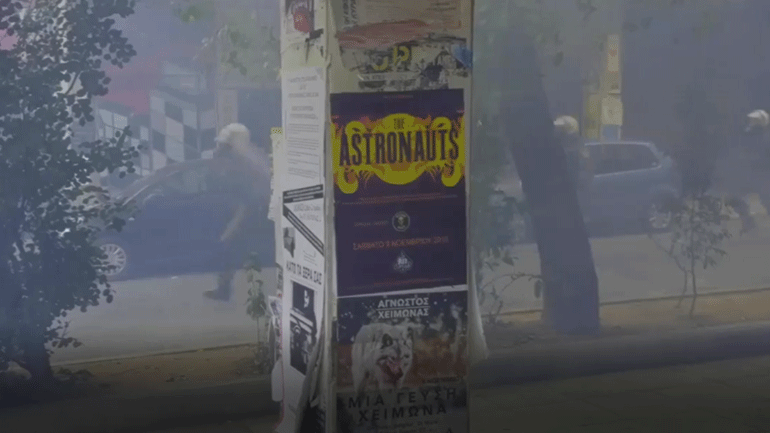 Συγκρούσεις αντιεξουσιαστών με δυνάμεις των ΜΑΤ στα Εξάρχεια