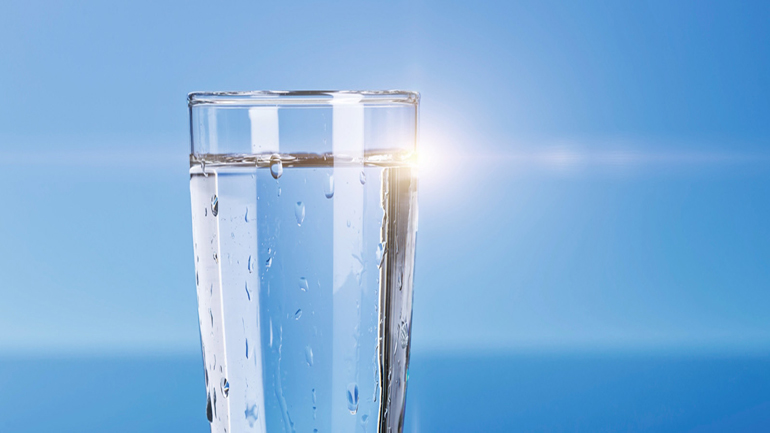 Τι συμβαίνει στον οργανισμό μας όταν πίνουμε νερό με άδειο στομάχι;