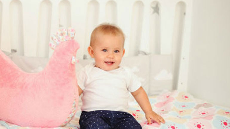 Πώς θα καταλάβετε ότι το μωρό είναι έτοιμο να αφήσει την κούνια για το κρεβάτι