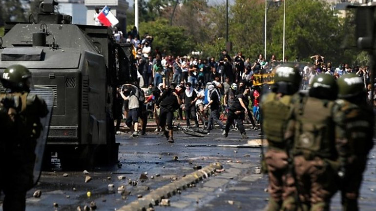 Χιλή: Εισαγγελέας ζητεί να γίνει έρευνα σε βάρος 14 αστυνομικών για βασανιστήρια διαδηλωτών