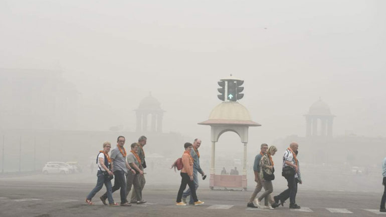 Άνοιξαν τα σχολεία στο Νέο Δελχί μετά τη βελτίωση των επιπέδων της ατμοσφαιρικής ρύπανσης