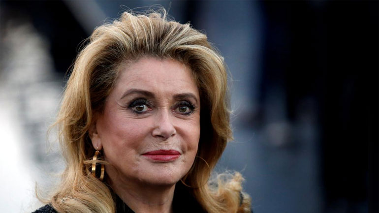 Εσπευσμένα σε νοσοκομείο του Παρισιού η Κατρίν Ντενέβ – Ανησυχία για τη μεγάλη σταρ