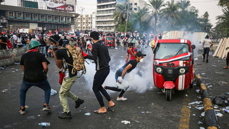Η ιρακινή αστυνομία άνοιξε πυρ για να διαλύσει το πλήθος