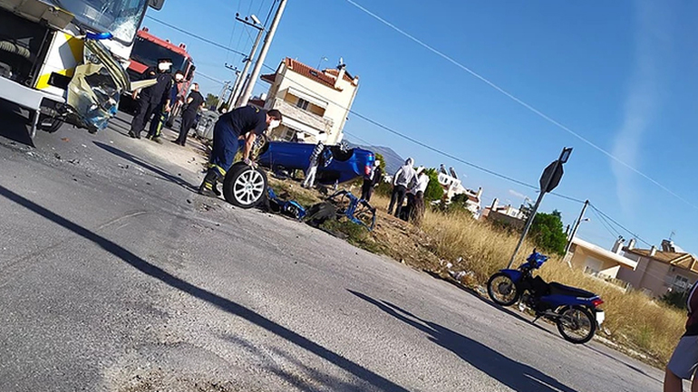 Τροχαίο με λεωφορείο και Ι.Χ. στο Μενίδι – Ένας τραυματίας