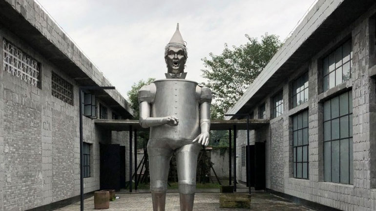 Ο Τραμπ είναι «Ο Τενεκεδένιος Άνθρωπος του 21ου αιώνα» για την Coco Fusco