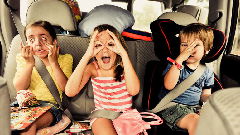 Οικογενειακό ταξίδι: Τι παιχνίδια μπορούν να παίξουν τα παιδιά στο αυτοκίνητο;