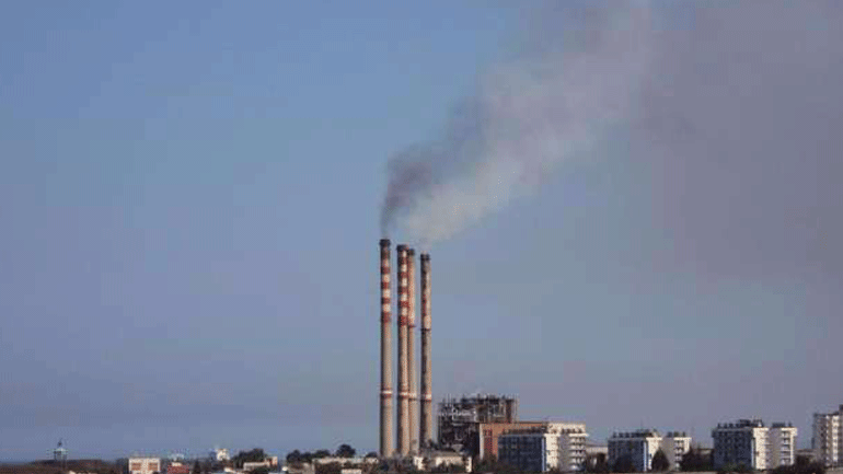 Ένας νεκρός από έκρηξη σε δεξαμενή σε διυλιστήριο πετρελαίου στη Συρία