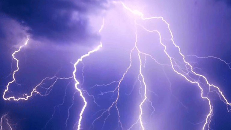 Κακοκαιρία στο Ιόνιο με χιλιάδες κεραυνούς