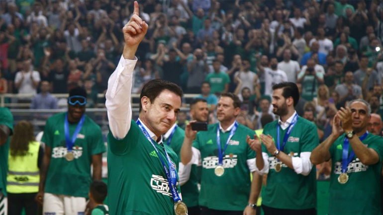 Ο Παναθηναϊκός βραβεύει τον Ρικ Πιτίνο