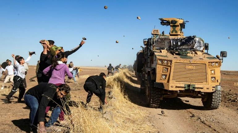 Συρία: Κούρδοι πετροβόλησαν ρωσοτουρκική περίπολο μετά τον θάνατο διαδηλωτή