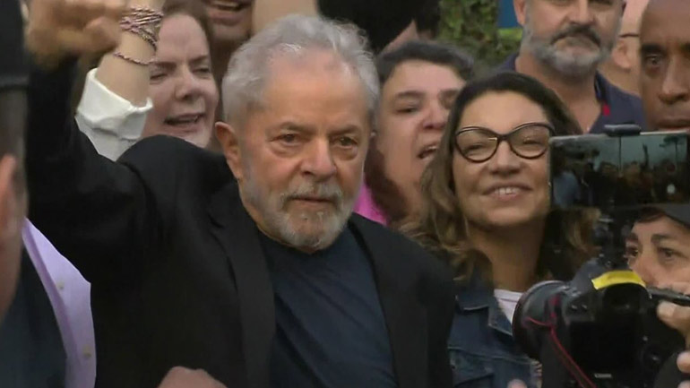 Βραζιλία: Αποφυλακίστηκε ο πρώην πρόεδρος Λούλα ντα Σίλβα