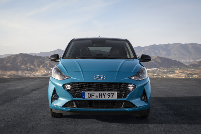 Σπορ γραμμές για ένα αυτοκίνητο πόλης που είναι σίγουρο ότι θα σαρώσει!