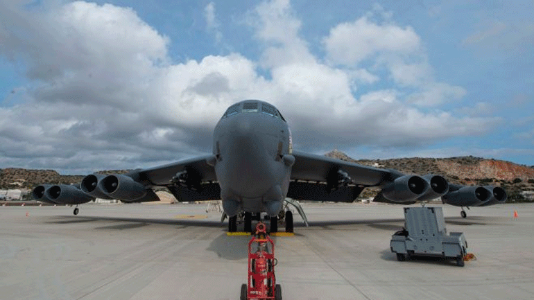 Βομβαρδιστικό B-52 προσγειώθηκε για πρώτη φορά στη Σούδα