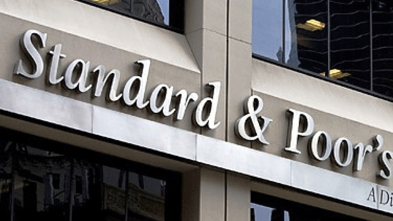 Αναβάθμιση των ελληνικών τραπεζών από τη Standard & Poor’s