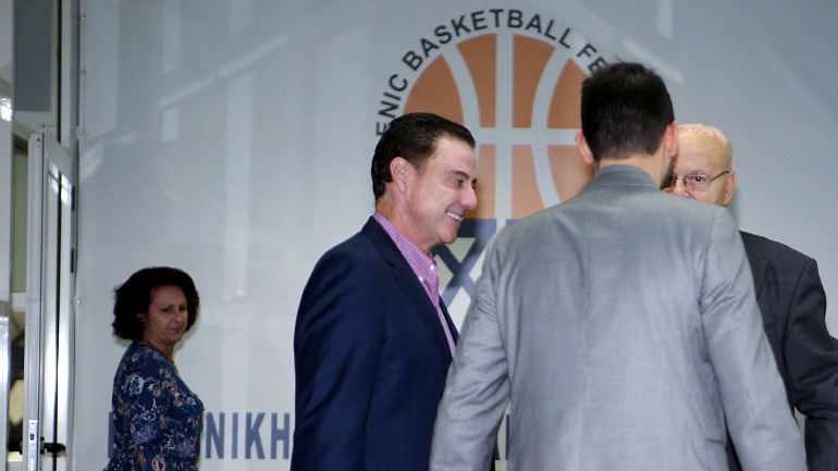 Έφτασε στα γραφεία της ΕΟΚ ο Ρικ Πιτίνο