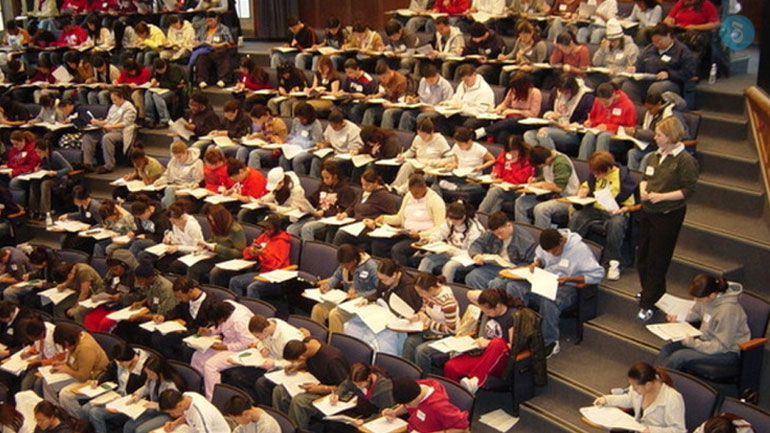 Αντίδραση για την αναστολή λειτουργίας τμημάτων από βουλευτές του ΣΥΡΙΖΑ