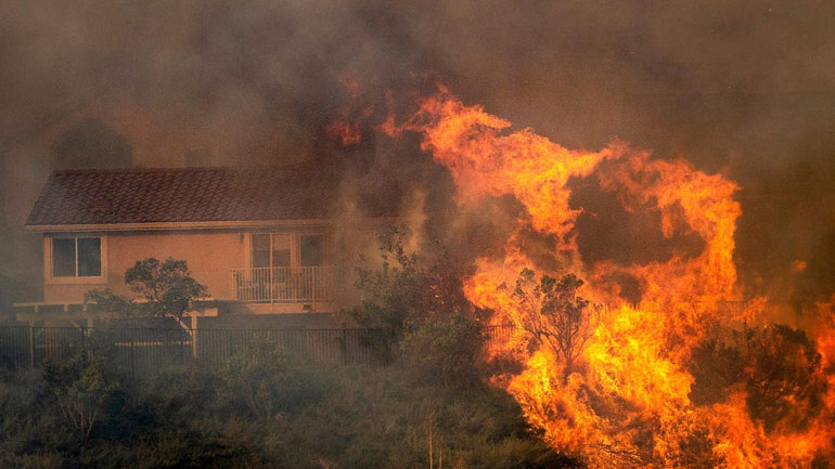 Κατασβέστηκε έπειτα από δύο εβδομάδες η μεγαλύτερη πυρκαγιά στην Καλιφόρνια