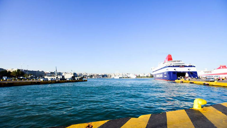 Έπεσε ΙΧ στη θάλασσα