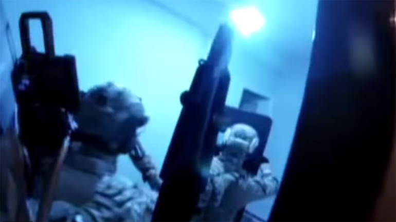 Καρέ-καρέ η εξάρθρωση του κυκλώματος διακίνησης μεταναστών στην Κυψέλη