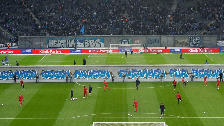 Γκρέμισαν το «τείχος του Βερολίνου» Χέρτα και Λειψία