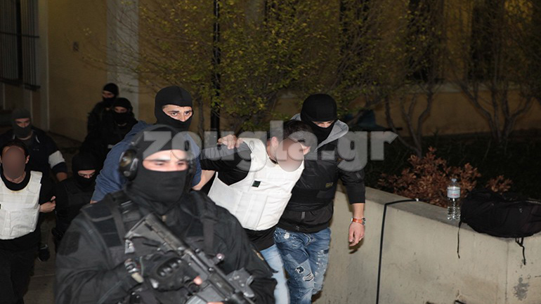 Στον εισαγγελέα οι συλληφθέντες για τη “γιάφκα” με τα Καλάσνικοφ – Βαρειές  οι κατηγορίες