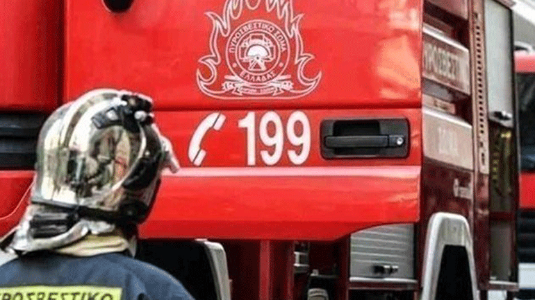 Φωτιά σε υπαίθριο πάρκινγκ στο Ηράκλειο