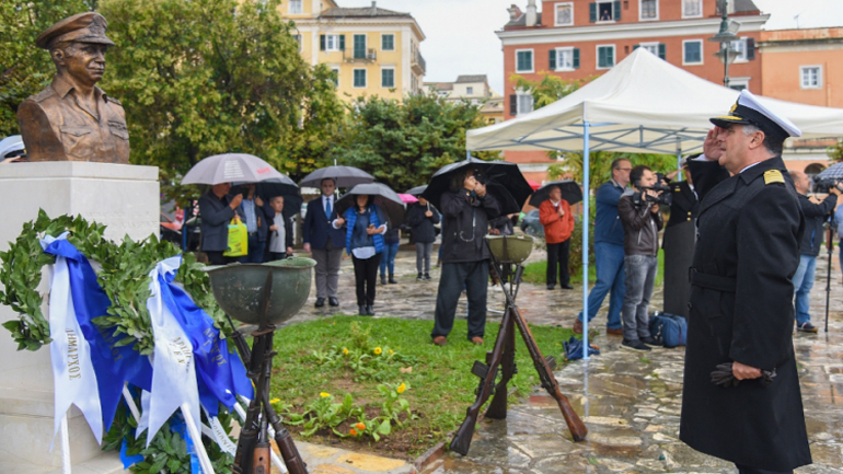 Προτομή του Κερκυραίου ήρωα Ε.Χανδρινού για τη δράση του κατά της τουρκικής εισβολής στην Κύπρο