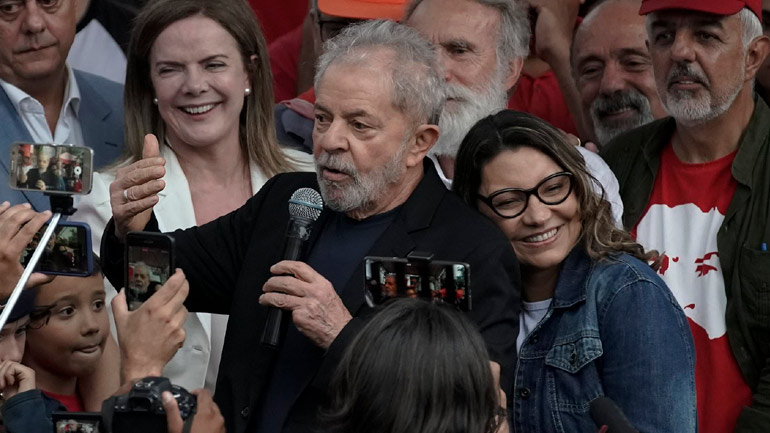 Γαλλία: Οι επικεφαλής της Αριστεράς χαιρετίζουν την απελευθέρωση του Λούλα