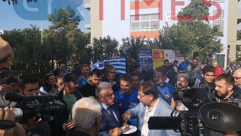 Μπάρμπεκιου στα Διαβατά: Με το… σουβλάκι στο χέρι και ο Ψωμιάδης