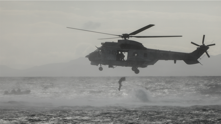 Μαχητικά αεροσκάφη και ελικόπτερα στον αττικό ουρανό