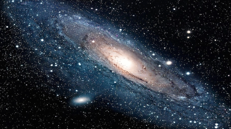 Η διπλή κρίση στην Κοσμολογία: Οι επιστήμονες δεν μπορούν να συμφωνήσουν αν το σύμπαν είναι σφαιρικό ή επίπεδο