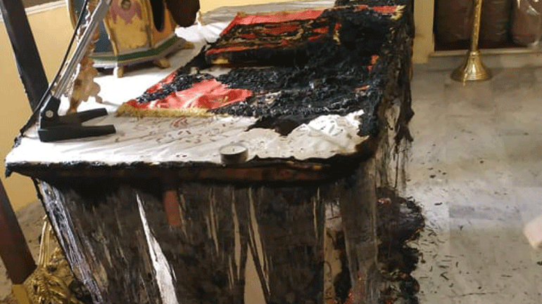 Άγνωστοι έκαψαν την Αγία Τράπεζα σε εκκλησία της Χίου