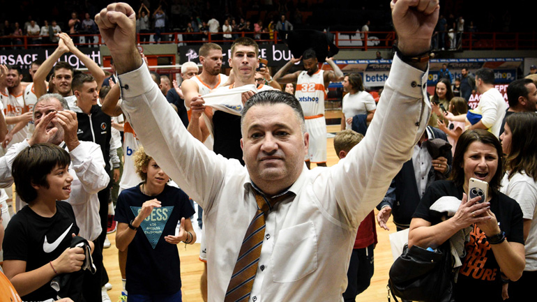 Γιατράς: «Με αυτόν τον κόσμο δεν χάνουμε από κανέναν»