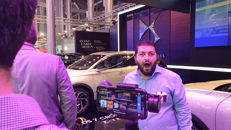 Ο αγαπητός Πάνος Σειτανιδης γι ανα βγάλει το ρεπορτάζ έτρεξε πολλά χλμ. στην έκθεση...